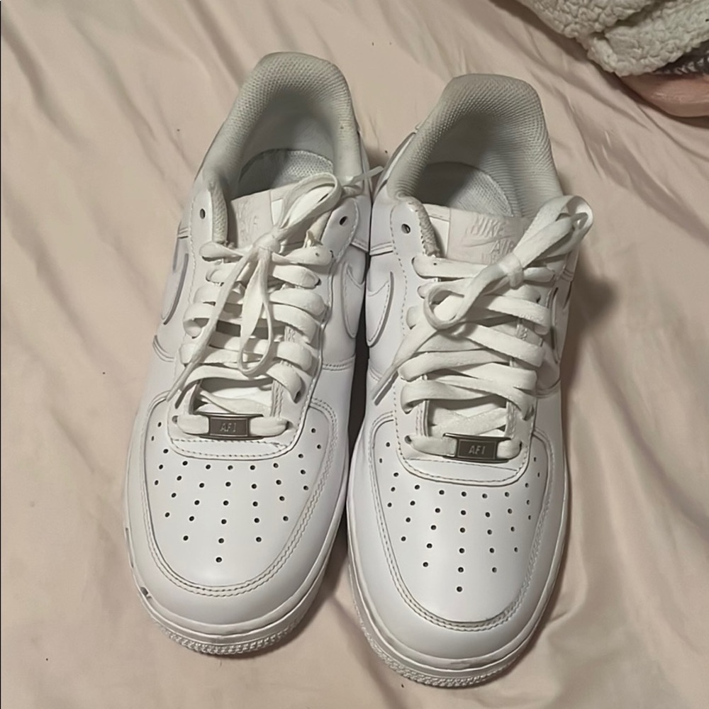 White Nike Air Force 1